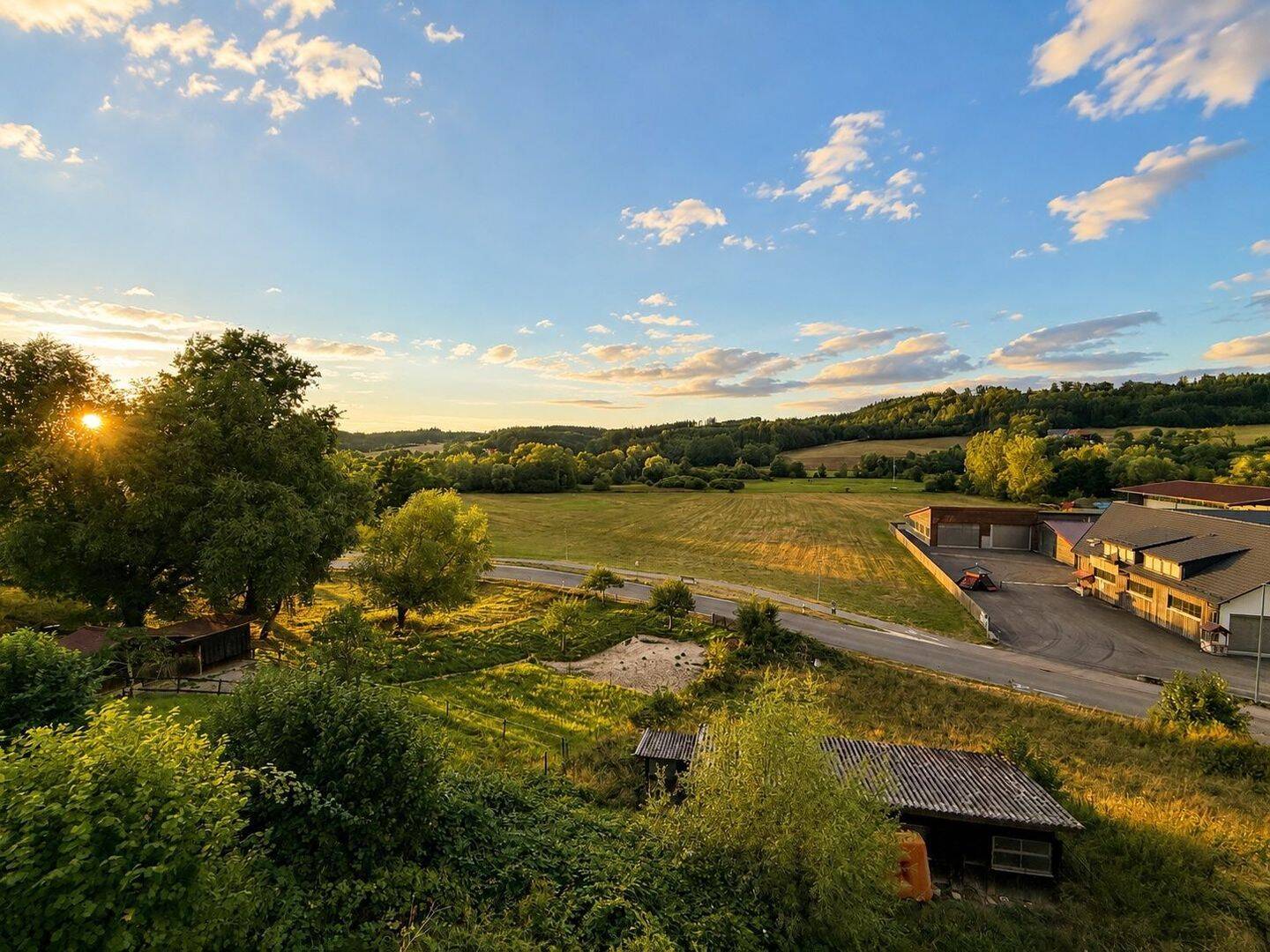 * 1-3-Familienhaus mit traumhafter Aussicht & großem Grundstück *, 73434 Aalen