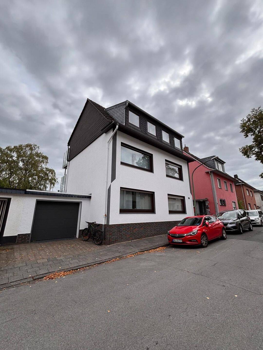 Ruhige Wohnlage • Garten • Einbauküche • Kamin • 2 mögliche Schlafzimmer • Pakete Boden • Keller • Rheinnähe, 47198 Duisburg (Alt-Homberg Hochheide)