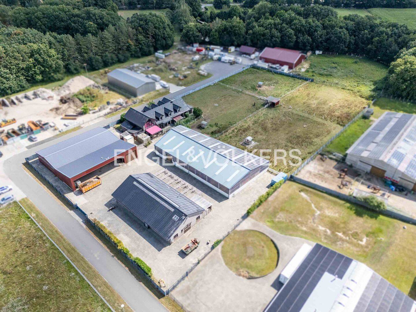 Hochwertiges Anwesen mit ca. 500 m² Wohnfläche, Reithalle und Photovoltaik, 49779 Oberlangen