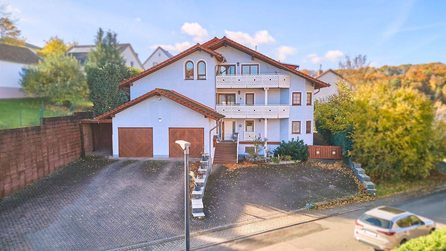 Schickes Wohnhaus mit reichlich Platz und großem Grundstück!, 66497 Contwig