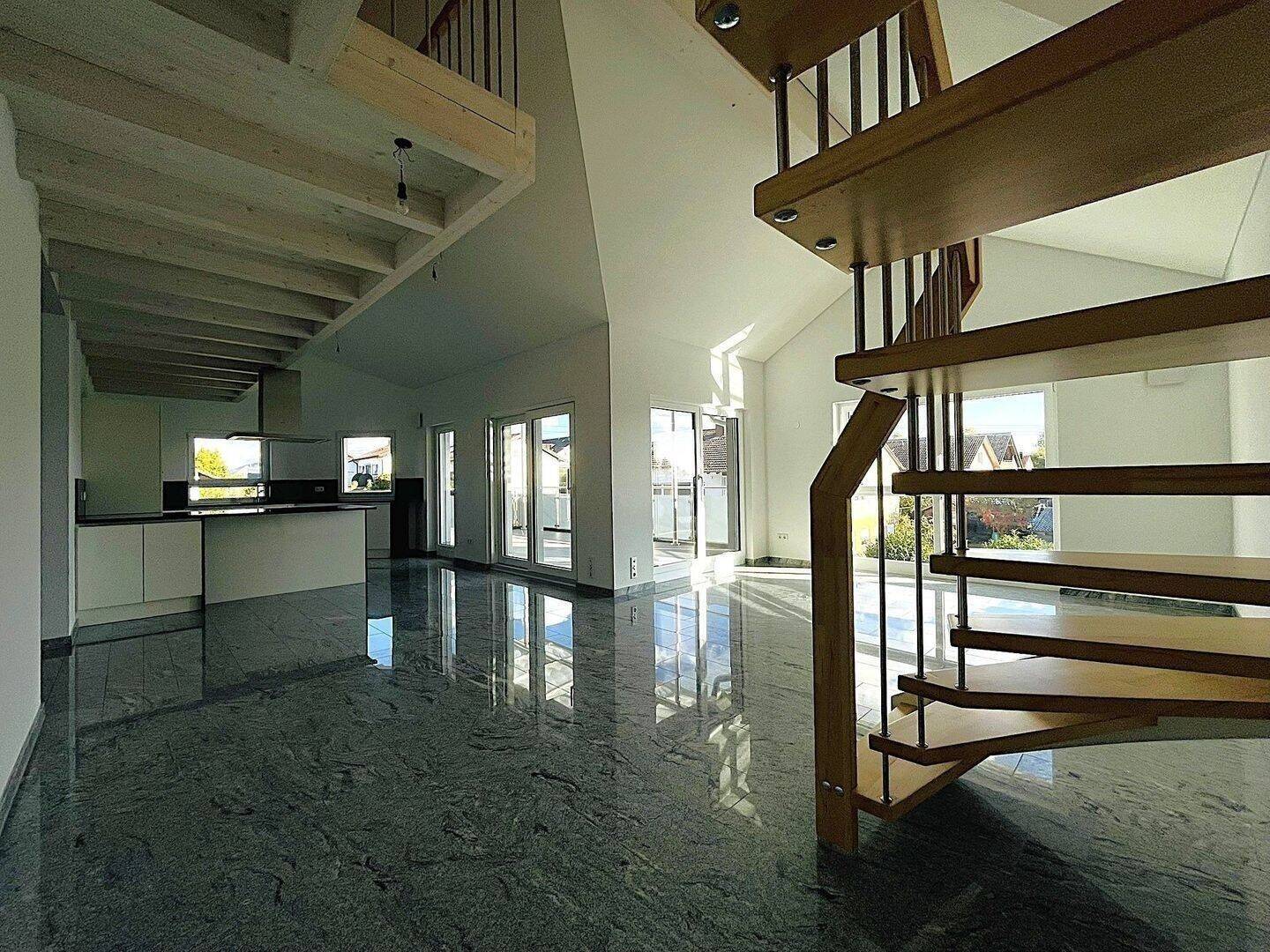4,5-Zi-Maisonette-Wohnung 123 m² + zusätzl. 50 m² Galerieflächen + EBK u. Balkon, 78609 Tuningen