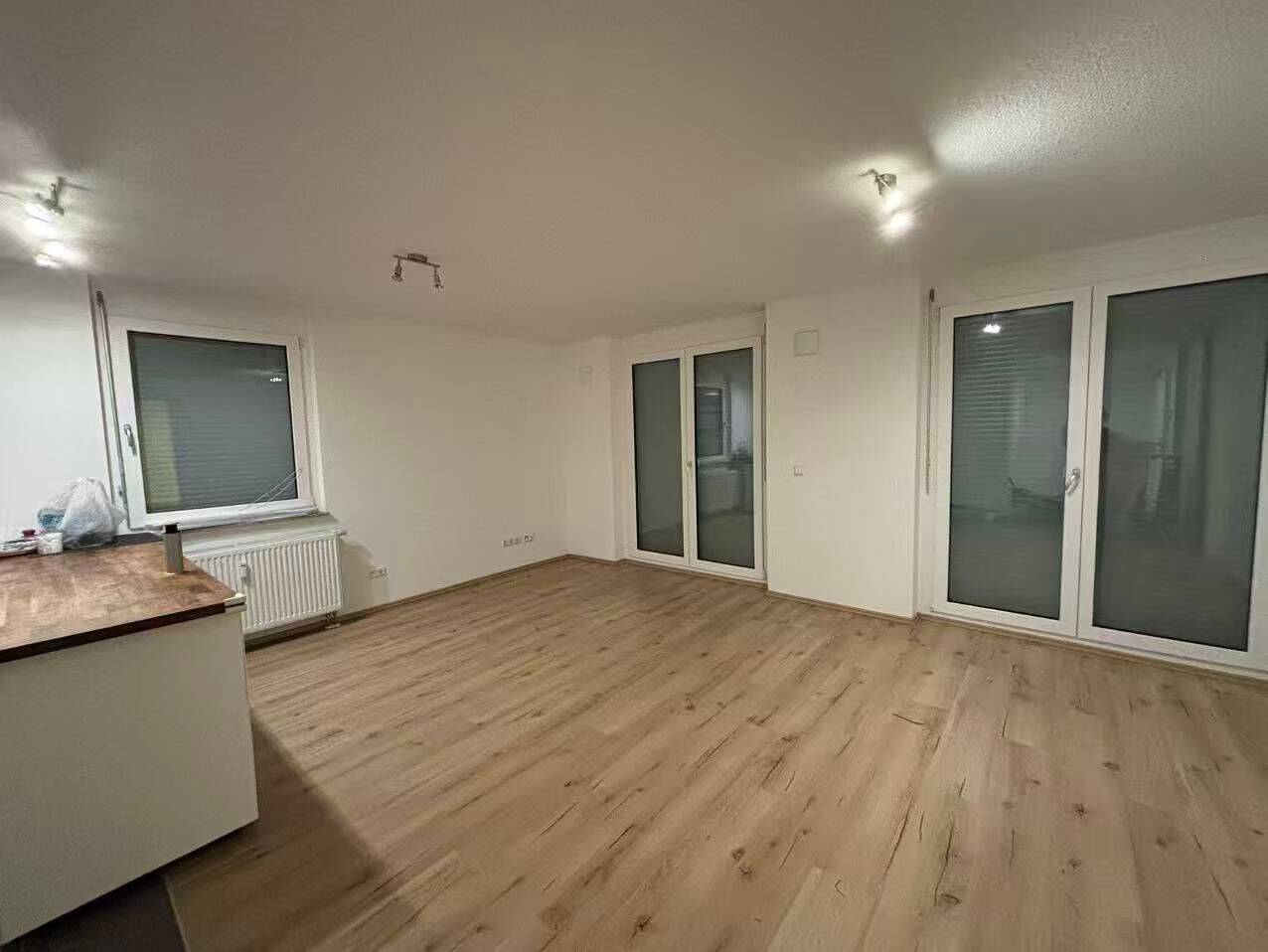 Helle 3-Zimmer-Wohnung mit großem Südwestbalkon, Einbauküche und Aufzug, 65451 Kelsterbach