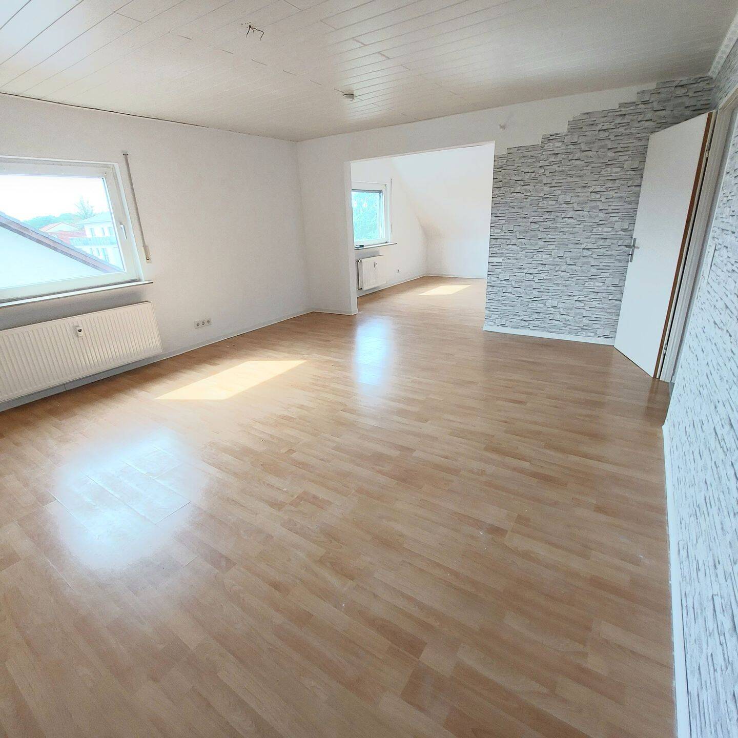 Großzügige 3,5-Zimmer-Wohnung in 3-Fam.-Haus, gekoppelt m. Hausmeistertätigkeit (Gartenpflege u.a.)), 63526 Erlensee