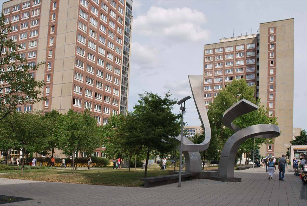 Mit dem weißen Wohnberechtigungsschein ins neue Zuhause., 4209 Leipzig (Grünau-Mitte Grünau-Nord Grünau-Ost Schönau)