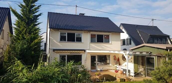 Schönes gepflegtes Einfamilienhaus, Privatvermietung, 162 m2 + 66 m2 Souterrain + 30 m2 Nebenräume, in ruhiger Wohnstraße in Rheidt., 53859 Niederkassel
