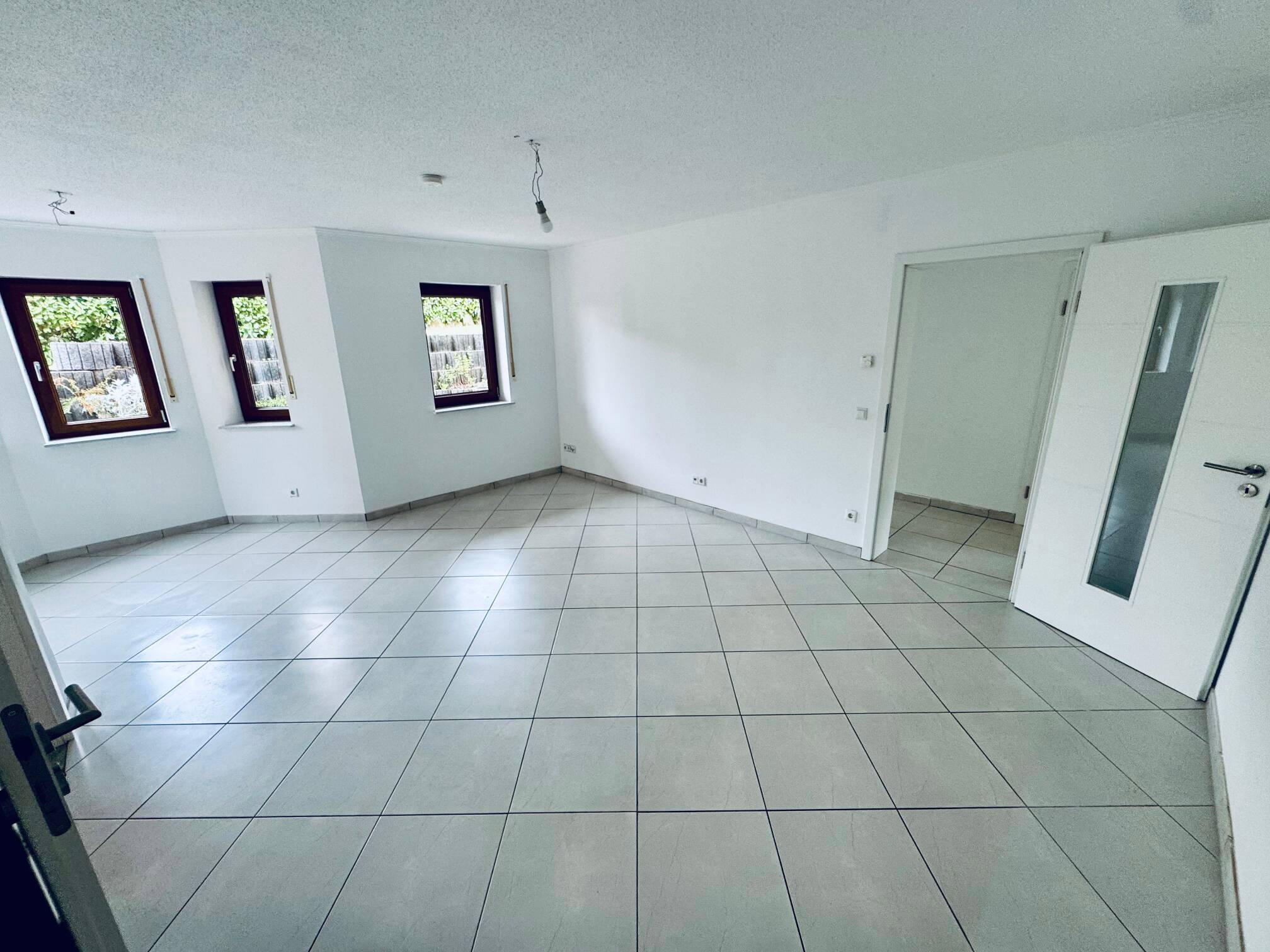 Helle 3-Zimmer-Souterrainwohnung mit Terrasse, Garten &  Fußbodenheizung in ruhiger Lage in Waldesch, 56323 Waldesch