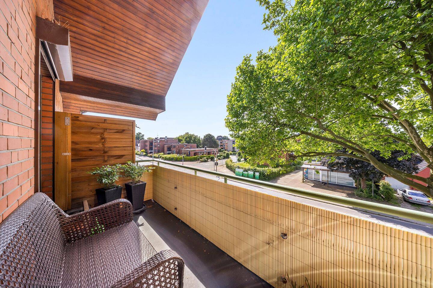 Zukunftsstarke Investition: Frisch renoviert mit Kamin, Balkon & Stellplatz, 22885 Barsbüttel