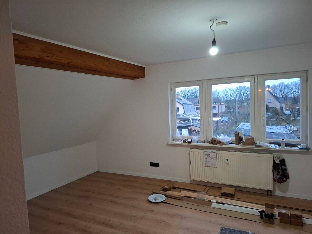 Schön geschnittene 2-Raumwohnung im DG/ anderthalb Treppen hoch/ 4 Nachbarn, 15366 Neuenhagen bei Berlin