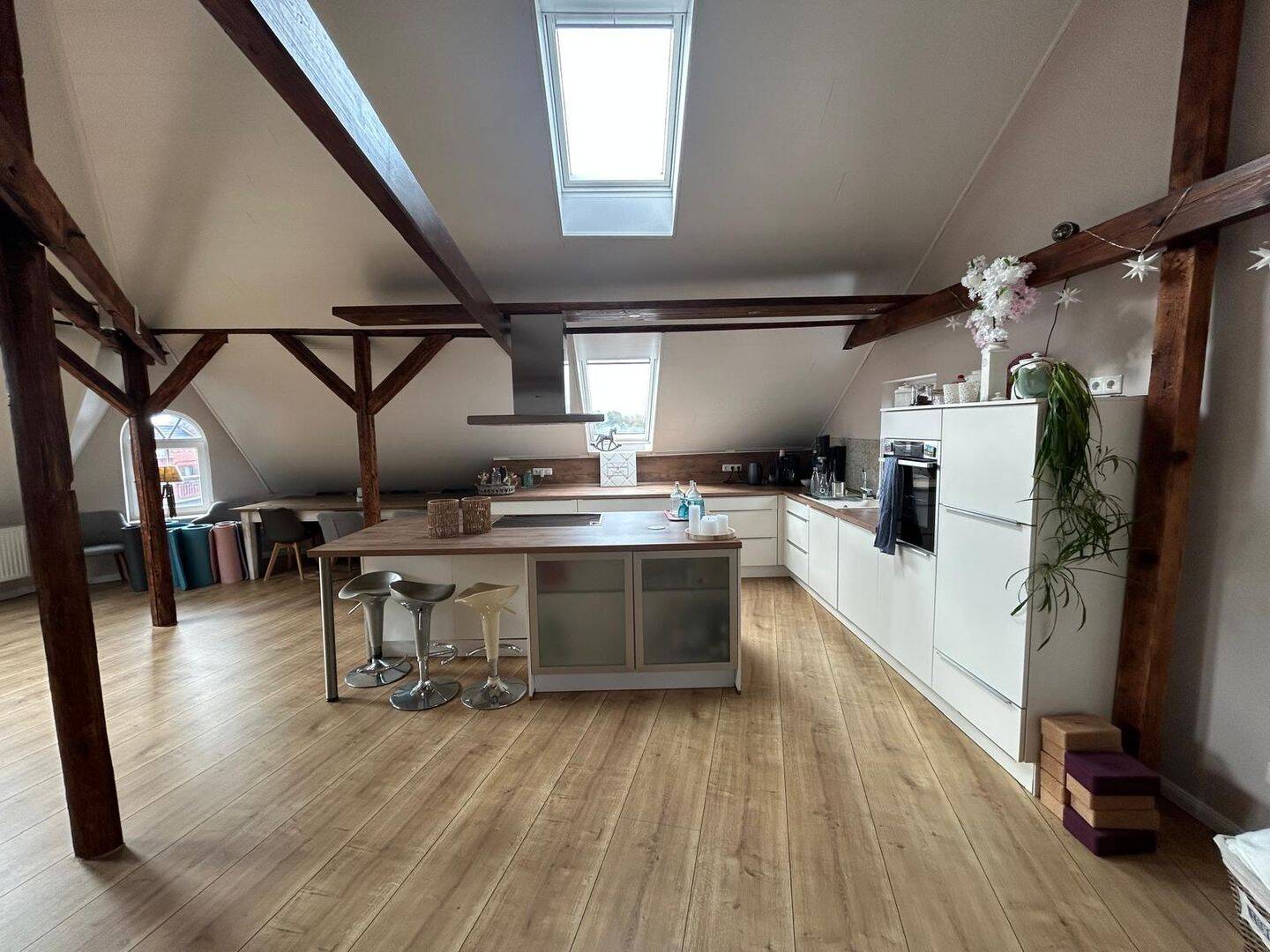 Schöne Wohnung mit 4 Zimmern plus Loft, 50189 Elsdorf