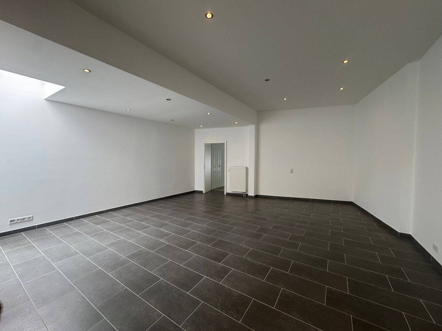 Große 2 Zimmer EG-Wohnung mit Stellplatz und Terasse in KR-Bockum, 47800 Krefeld