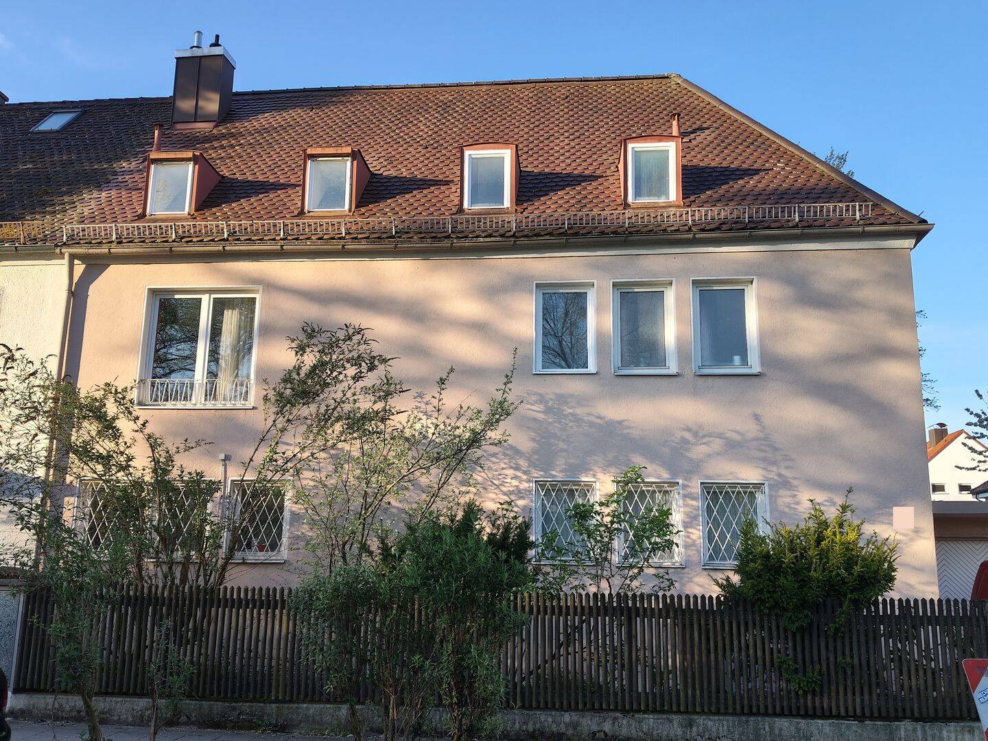 Helle Einliegerwohnung mit hohen Räumen und Blick ins Grüne, 81677 München (Au-Haidhausen Berg am Laim Bogenhausen)