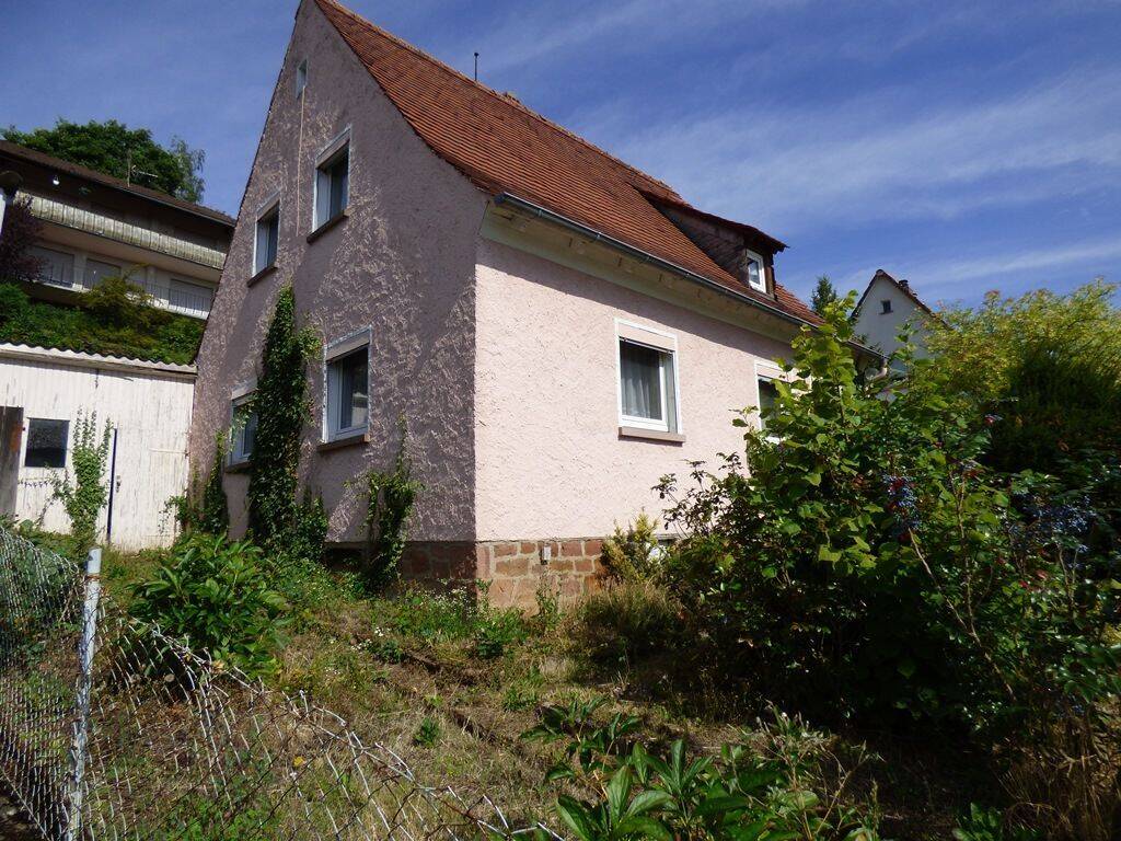Einfaches Siedlungshaus mit großem Garten, 63785 Obernburg a. Main