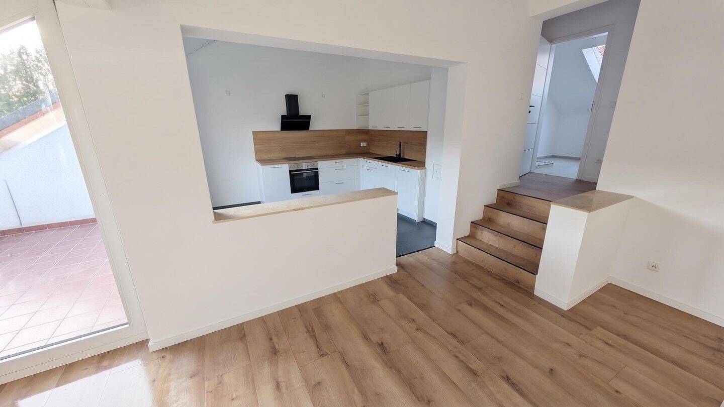 Erstbezug nach Sanierung: 2-Zimmer-Wohnung mit Balkon, TG-Stellplatz & Einbauküche, 99097 Erfurt (Egstedt am Steiger Melchendorf Waltersleben Wiesenhügel)