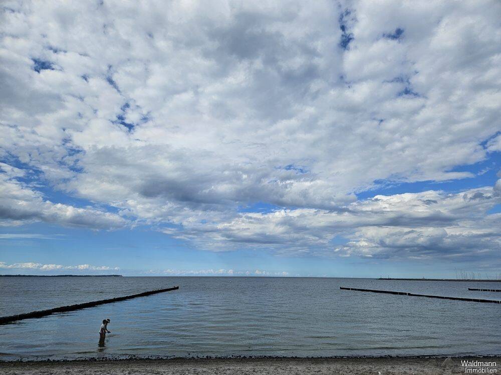 Exklusive hochattraktive Ferienwohnung Ostseepark Glowe Insel Rügen Kamin Sauna 2 Balkone Stellplatz uvm., 18551 Glowe