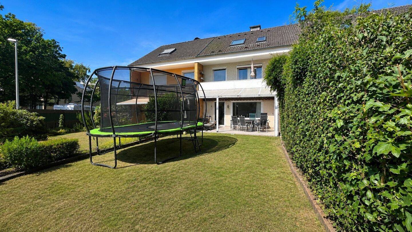 Familie gesucht: großzügiges Reihenmittelhaus mit Vollkeller, Loggia, Garten, Garage & Einliegerwohnung, 30457 Hannover