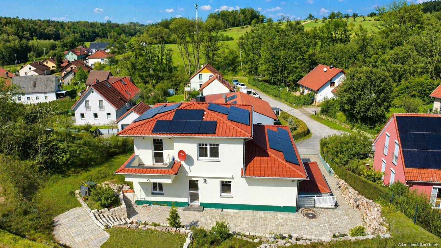 sparsames neuwertiges Wohnhaus mit viel Platz, toller Aussicht und 2. Baugrundstück, 97500 Ebelsbach