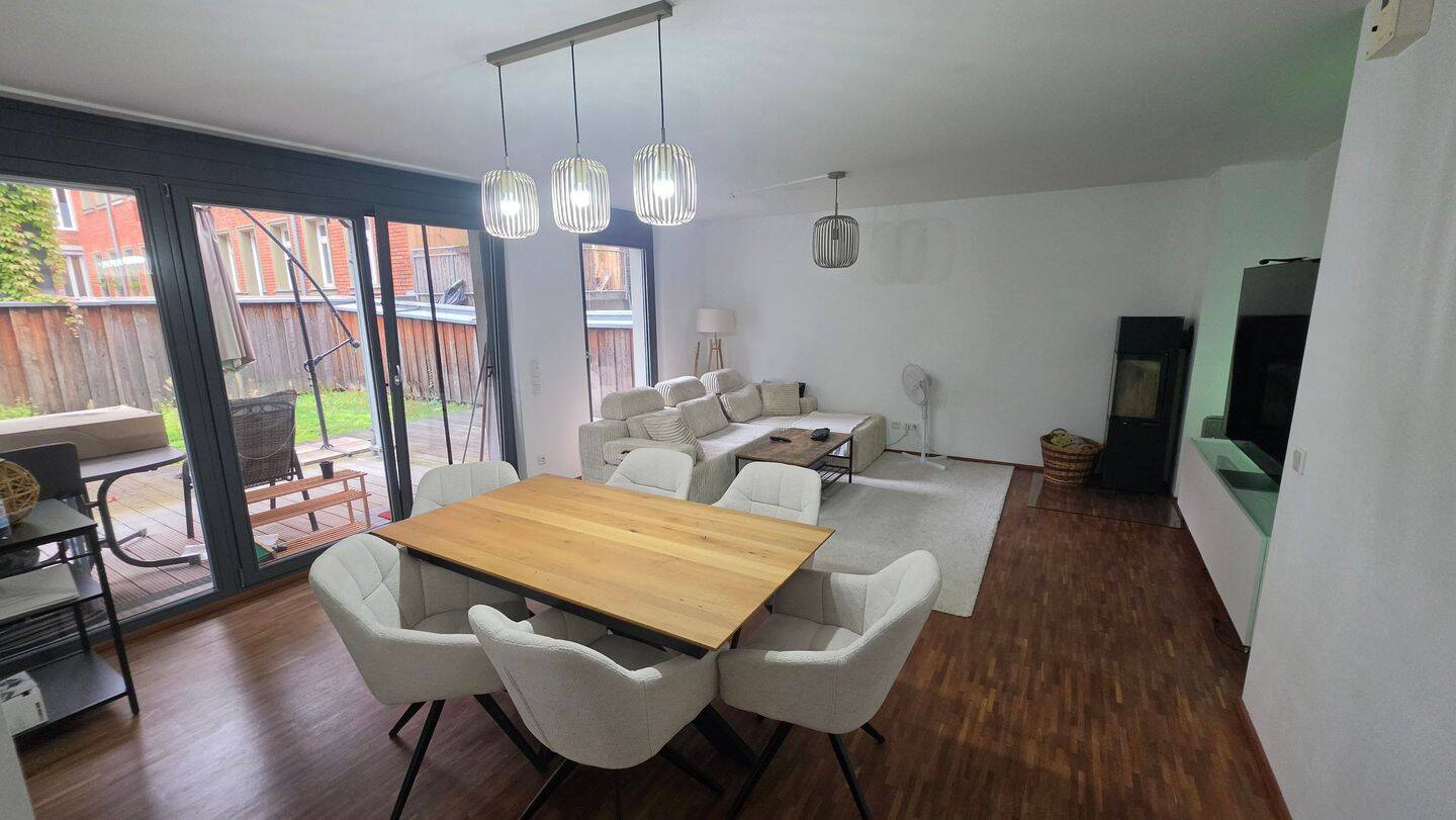 Traumhafte 3-Zimmer-Wohnung direkt am Fürther Stadtpark (1. OG mit Aufzug) – Fußbodenheizung, EBK, Kamin, TG & Keller, 90762 Fürth (Innenstadt)