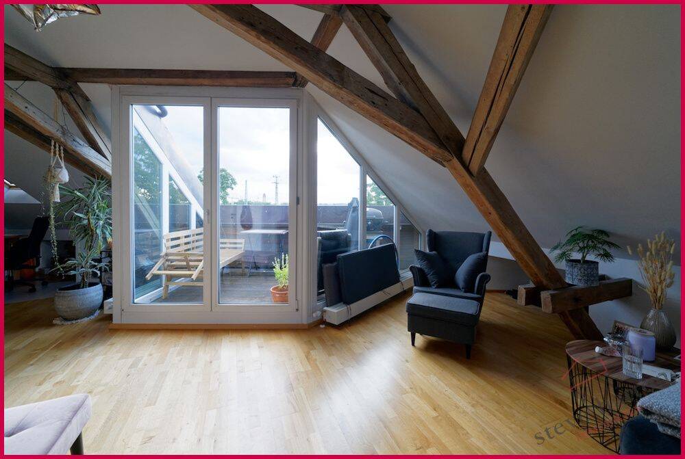 Traumhaft charmante, Licht-durchflutete Dachgeschoss-Wohnung mit West-Loggia, 86152 Augsburg (Innenstadt)