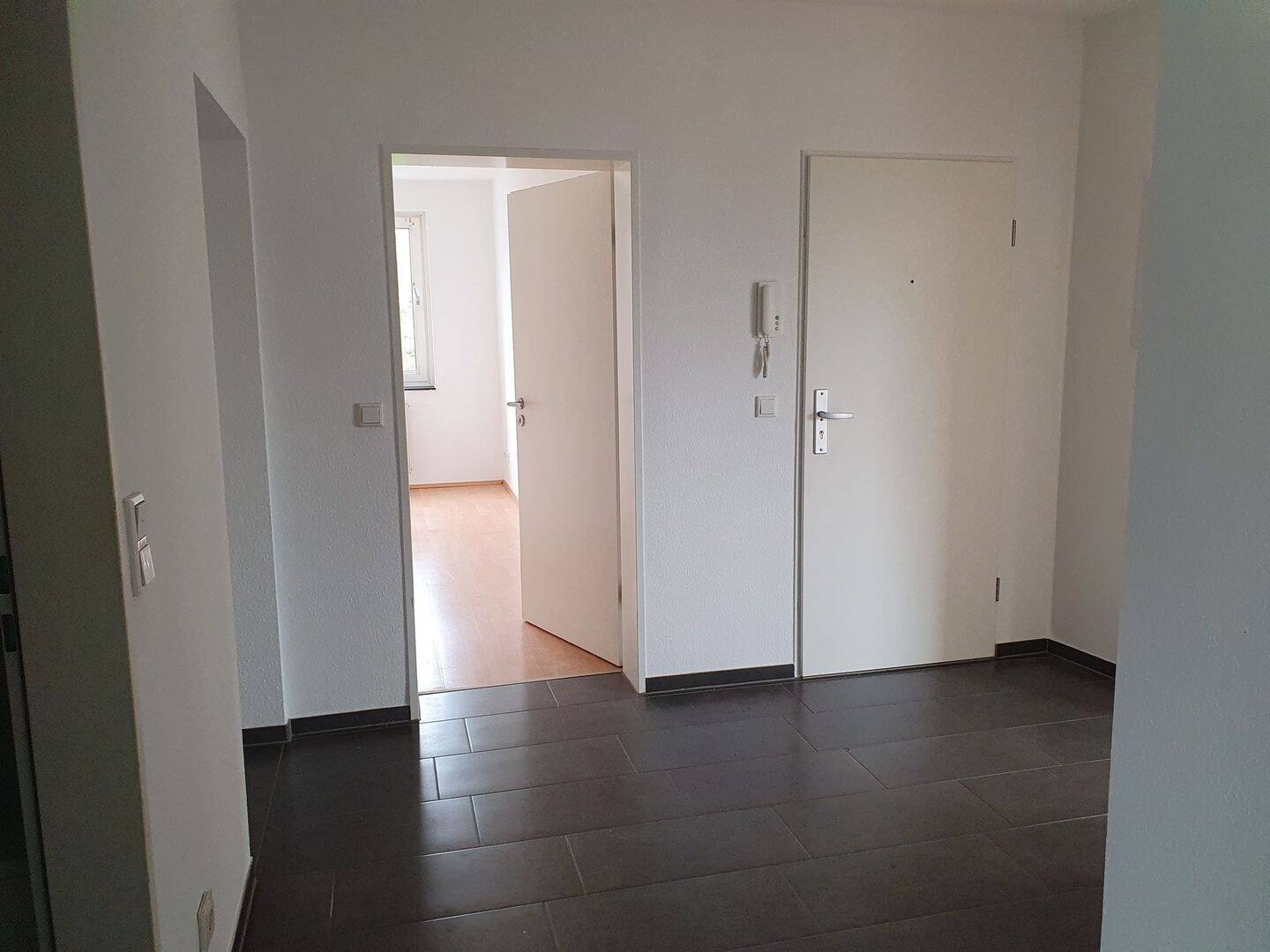 Großzügige, renovierte 4,5 Zimmer Wohnung zu vermieten, 52349 Düren