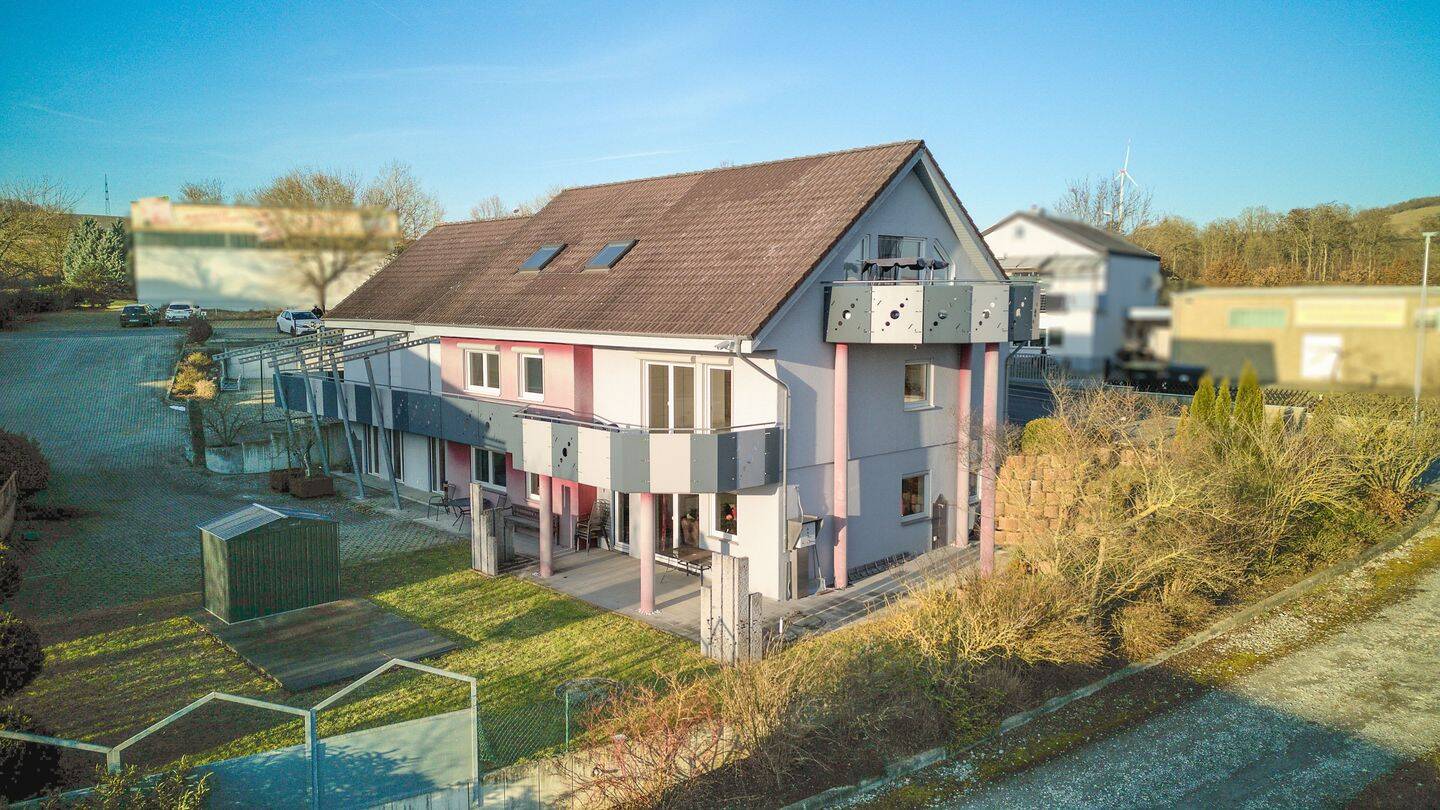 Schauen Sie, staunen Sie: Gepflegtes Gewerbeobjekt in Üttingen, 97292 Uettingen