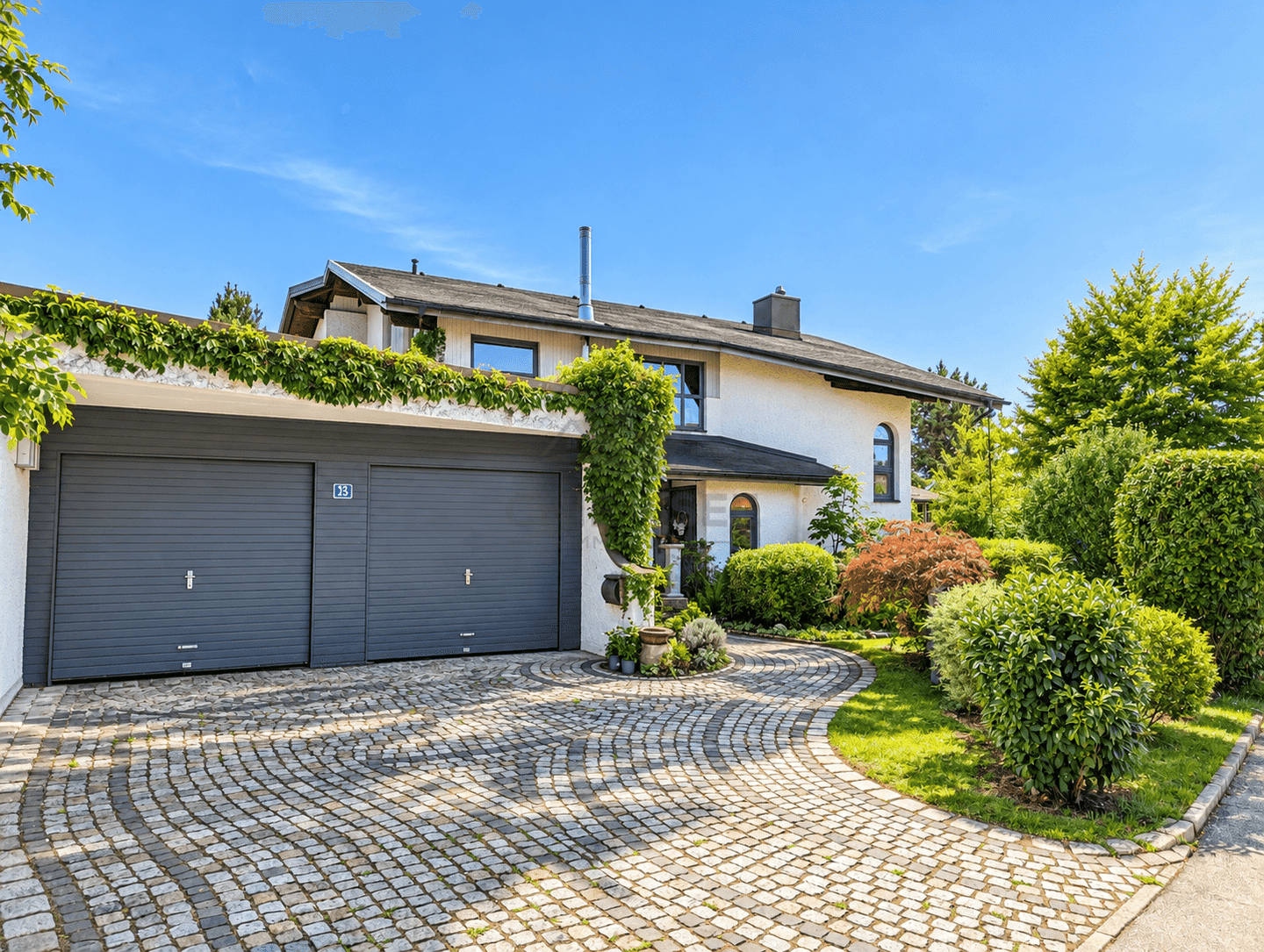Großes Einfamilienhaus mit viel Platz und schönem Grundstück in ruhiger Lage „Fasanenjäger“, 83371 Traunreut