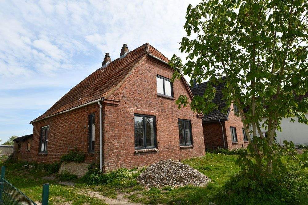 Sanierungsbedürftiger Altbau, Einfamilienhaus in Bornhöved, 24619 Bornhöved