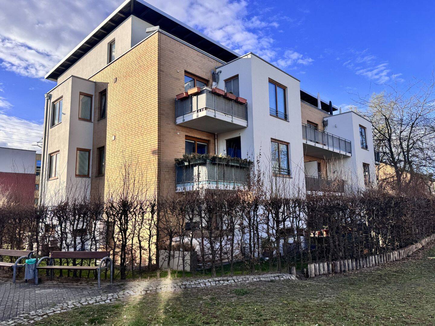 Familienglück im Grünen: 5-Zimmer-Wohnung in Berlin. **Provisionsfrei**, 12524 Berlin (Treptow-Köpenick Altglienicke Kleingartenanlage Falkenbrunn 1)