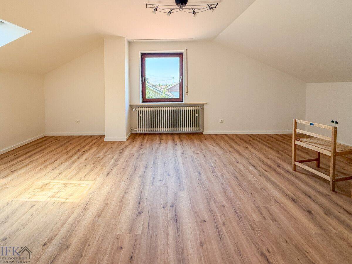 Gemütliche 2 Zimmer Dachgeschosswohnung im Weilheimer Osten, 82362 Weilheim i. OB