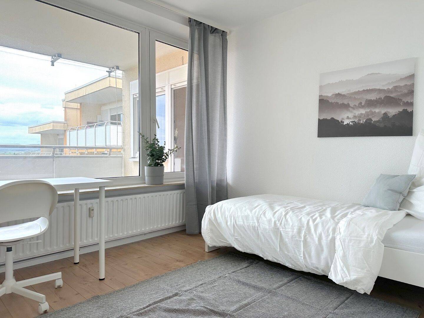 ?? Möbliertes Zimmer frei in moderner 6er-WG – Wasgaustraße 45, Frankfurt am Main! – ab dem 01.09, 65929 Frankfurt am Main (Höchst Schwanheim Unterliederbach)