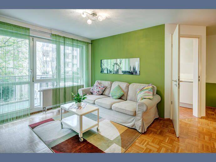 Möbliert: Helle Wohnung mit Balkon auf Zeit mieten, 81549 München (Obergiesing Ramersdorf-Perlach Untergiesing-Harlaching)