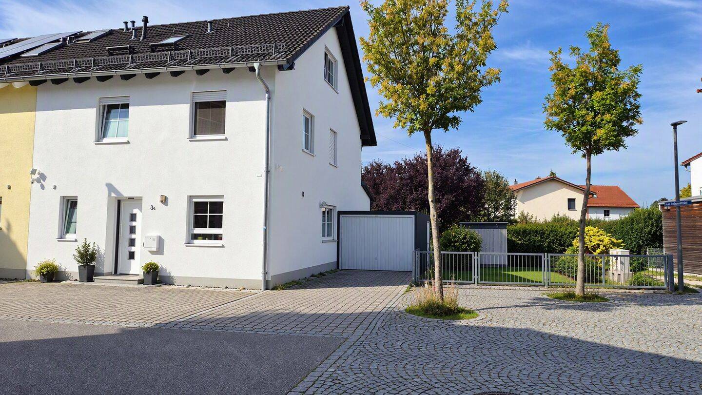 PROVISIONSFREI! Großzügige DHH in Landshut-Wolfgang auf Eckgrundstück mit Platz für Wohnmobil & Co., 84032 Landshut (Industriegebiet Wolfgang)