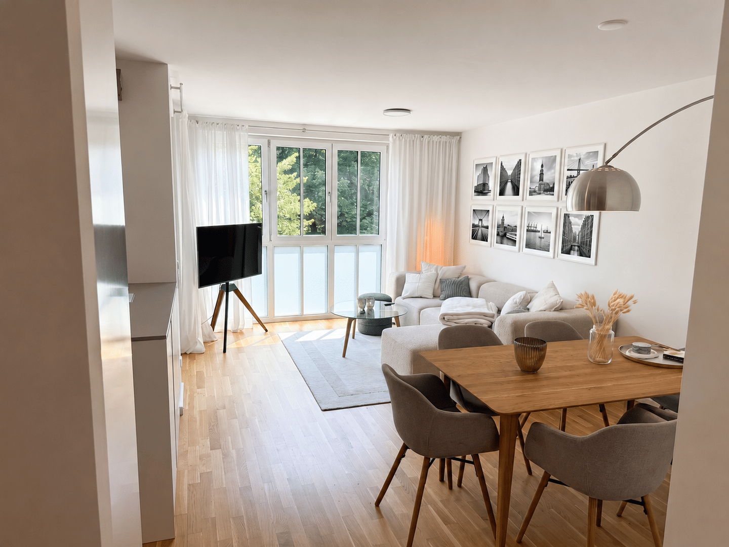 Hochwertig möblierte 2-Zimmer-Wohnung | Loggia | TG-Stellplatz | Aufzug | Eimsbüttel, 20259 Hamburg (Eimsbüttel)