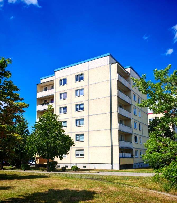 Große 1-Raumwohnung mit Balkon und Aufzug im WK VII, 2977 Hoyerswerda
