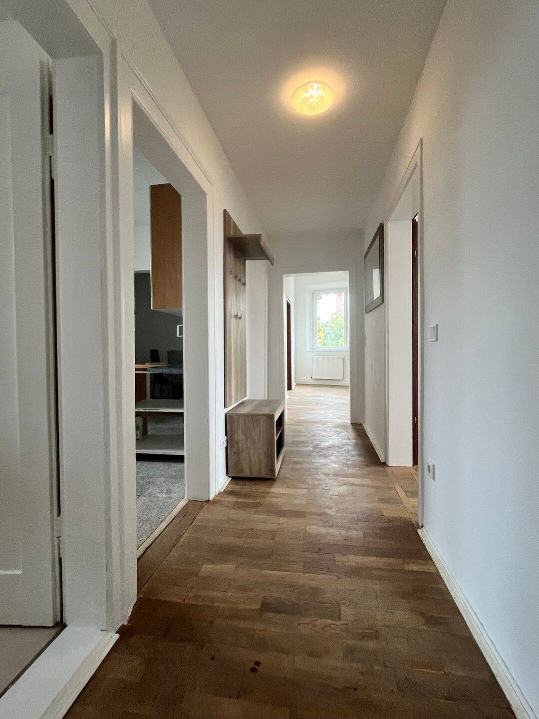 Frisch renovierte 4-Zimmer-Wohnung mit Fischgrätparkett und Einbauküche – Nürnberg-Muggenhof, 90429 Nürnberg