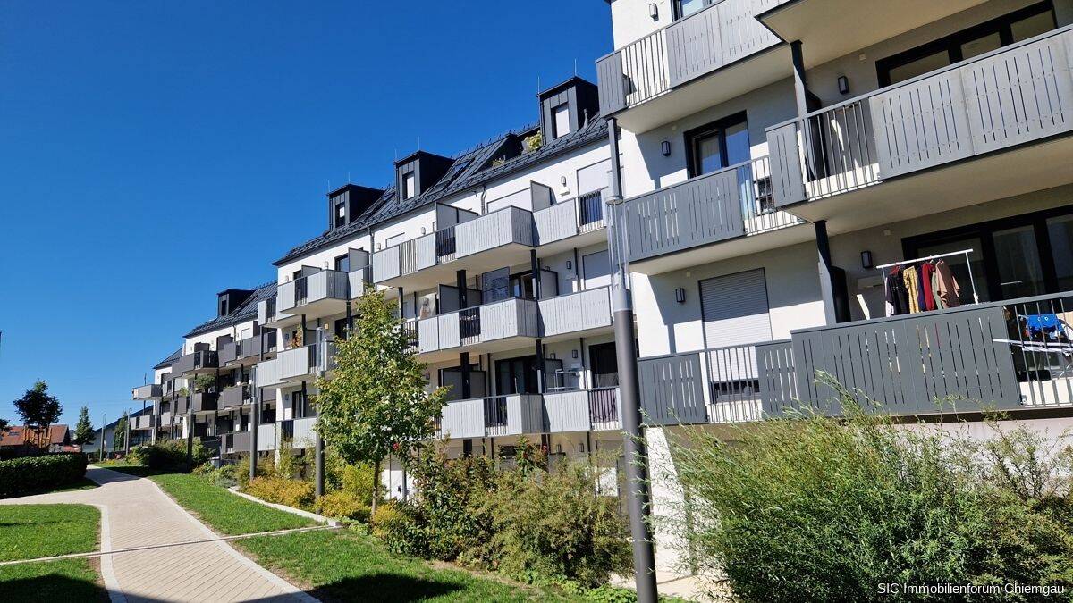 **Neuwertig** Teilmöbliertes Appartement in Traunstein!, 83278 Traunstein