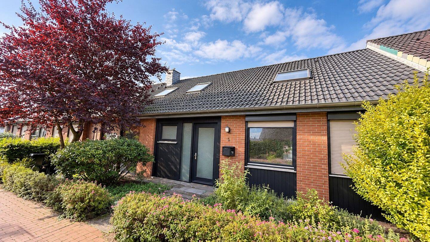 Viel Platz zum Leben: Gepflegtes Reihenmittelhaus mit großem Garten und 179 m² Wohnfläche in Oyten, 28876 Oyten
