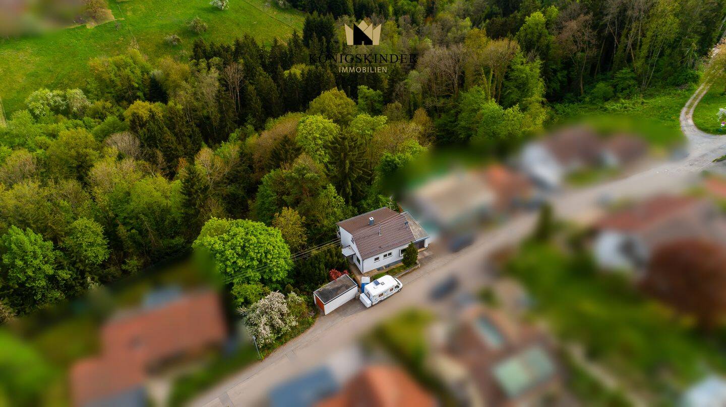 Sonniges Baugrundstück in Jux: Panorama-Lage inkl. solider Fertiggarage, 71579 Spiegelberg