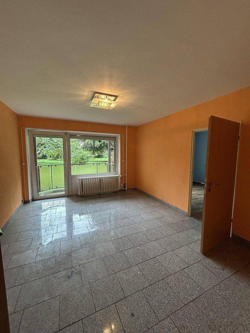 Helle 3,5-Zimmer-Wohnung mit Küche, Balkon & Stellplatz, 51143 Köln (Porz Langel Zündorf)