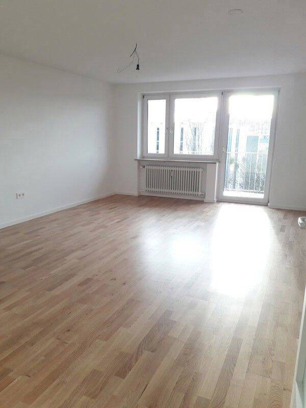 Attraktive 3-Zimmer-Wohnung mit Balkon und Einbauküche, 80809 München (Milbertshofen-Am Hart Neuhausen-Nymphenburg Schwabing-West)
