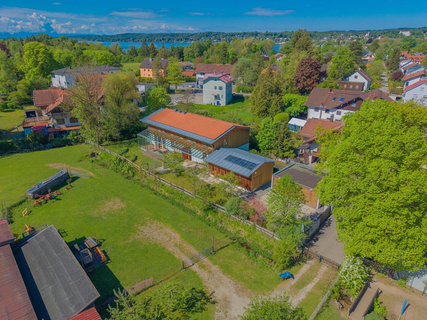 Architektenvilla in STA-Percha in Seenähe im moderen Landhausstil direkt am Landschaftsschutzgebiet, 82319 Starnberg