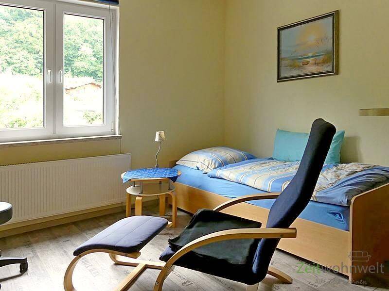 (EF0237_M) Meiningen: Meiningen, möbliertes Mini-Apartment mit eigenem Bad, TV, PKW-Stellplatz, an Wochenendheimfahrer, 98617 Meiningen