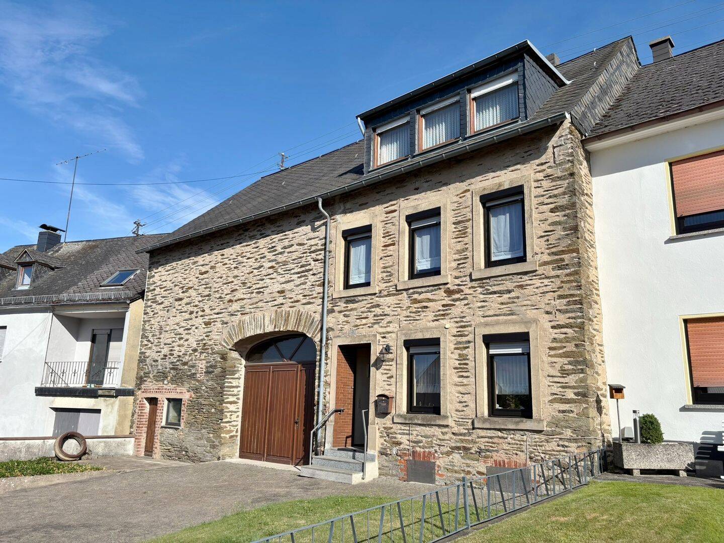 **Historisches Wohnhaus mit Nebengebäude und viel Potenzial**, 54472 Longkamp