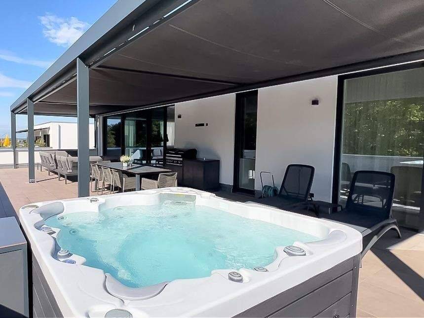 Exklusive möblierte Penthousewohnung in Schliengen (zwischen Basel und Freiburg), 3 Zimmer gehobene Ausstattung mit Whirlpool und Sauna, 79418 Schliengen