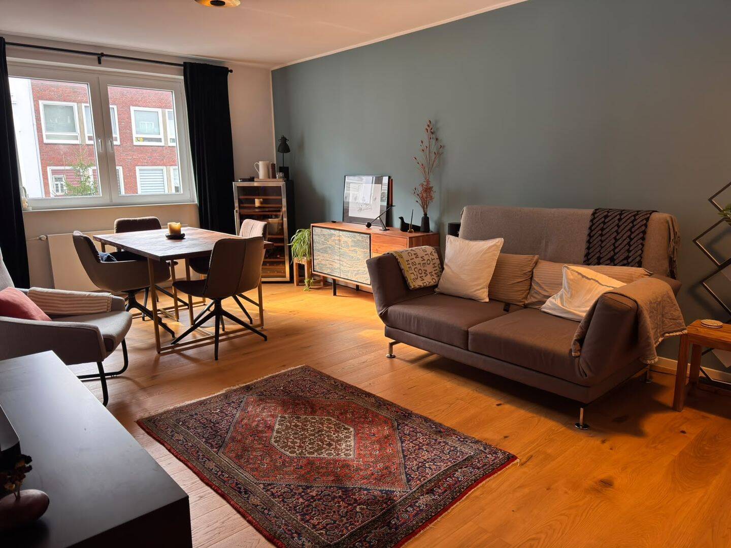 Direkt an der Alster: Stilvoll möblierte 2 Zimmer-Wohnung mit Balkon, 22087 Hamburg (Mitte Hamm Hohenfelde Uhlenhorst)