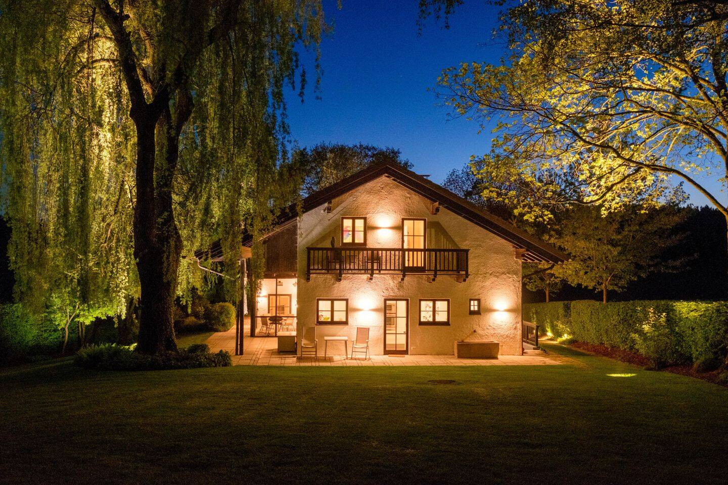 Wohlfühl-Oase: Landhaus-Villa auf riesengroßem Grundstück am See, 85560 Ebersberg
