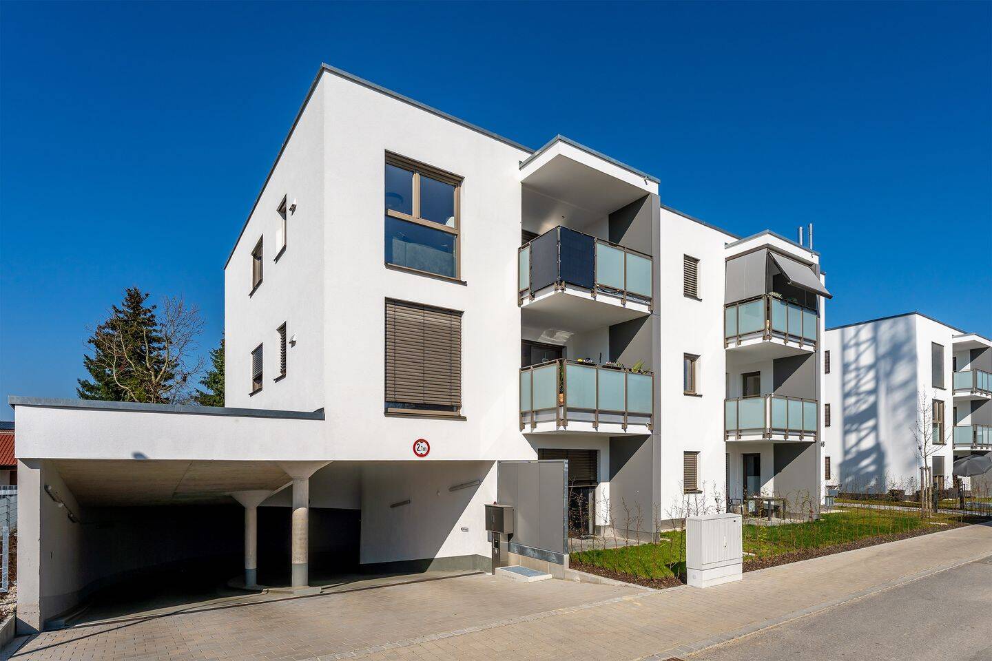 *Modernes Apartment mit Terrasse und Privatgarten* – KFW 55, 94315 Straubing