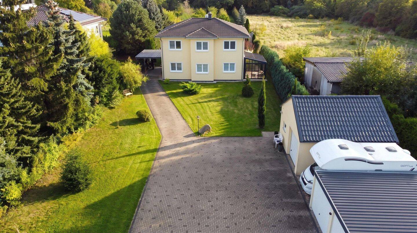 Ihr privater Süden bei Leipzig: Stadtvilla auf 3.283 m² mit Wintergarten & Hot Tub – provisionsfrei, 4442 Zwenkau