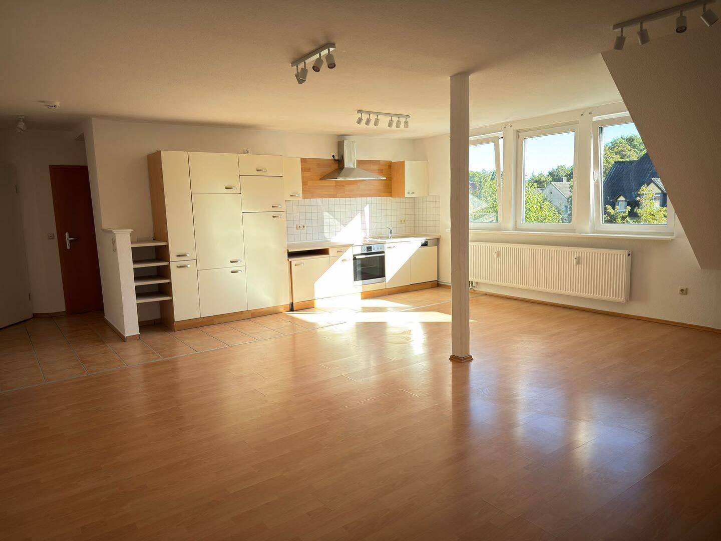 geräumige, frisch renovierte 4-Zimmer Maisonette-Wohnung ab sofort zu vermieten, 49084 Osnabrück (Fledder Schinkel Schinkel-Ost)