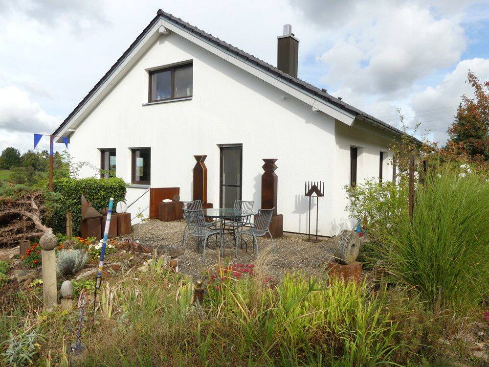 Wohnen, leben, genießen – großzügiges Einfamilienhaus mit riesigem Garten, 75446 Wiernsheim