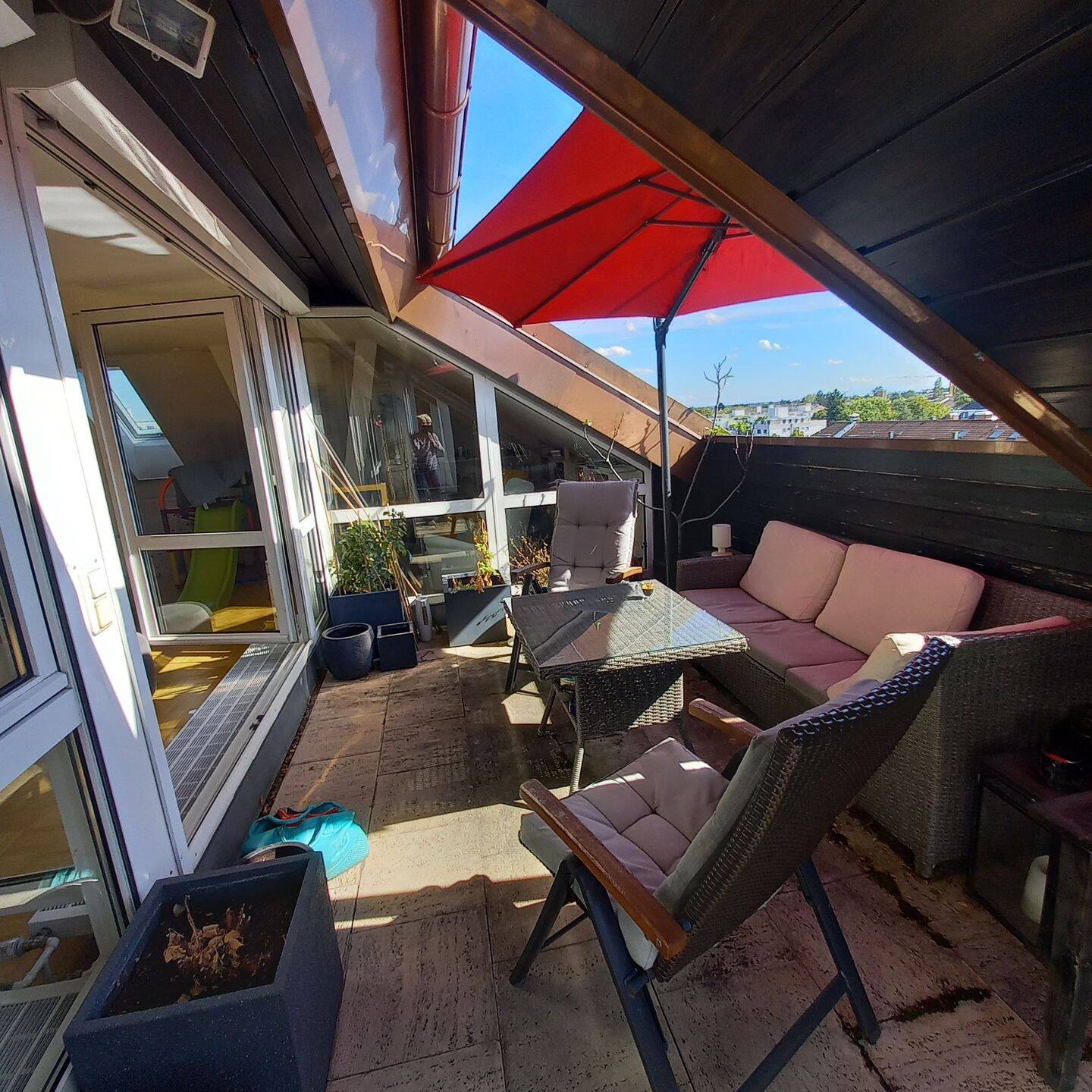 4-Zimmer-Dachterrassenwohnung mit riesigem Wohnzimmer – U 2 fast vor der Tür, 81673 München (Berg am Laim)